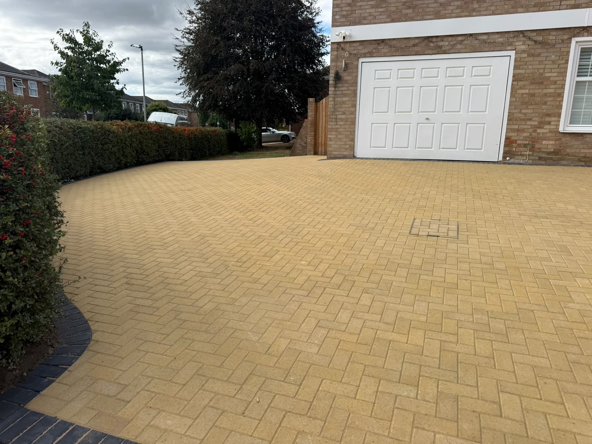 New driveway and planting borders in Maidenhead in Maidenhead